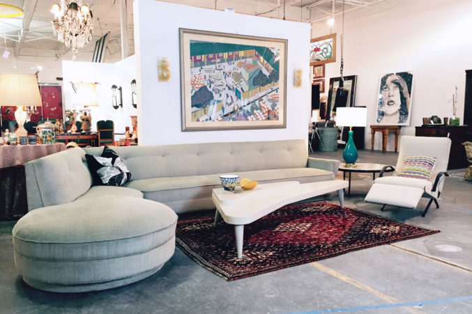 Inside Editions: Make yourself at home among the showroom’s stylish vignettes.