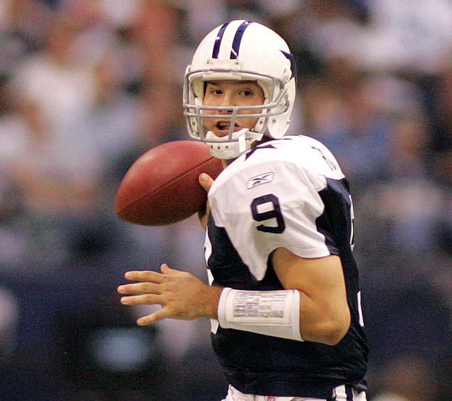 TBvsDAL: Tony Romo's 5 TD Thanksgiving (2006), Count the touchdowns. Tony  Romo put FIVE on the Buccaneers' defense. 