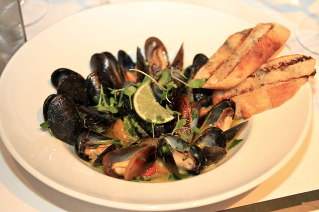 Thai green curry mussels