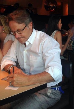 Silly people. Everybody. I mean EVERYBODY knows Steven Spielberg is right handed.
