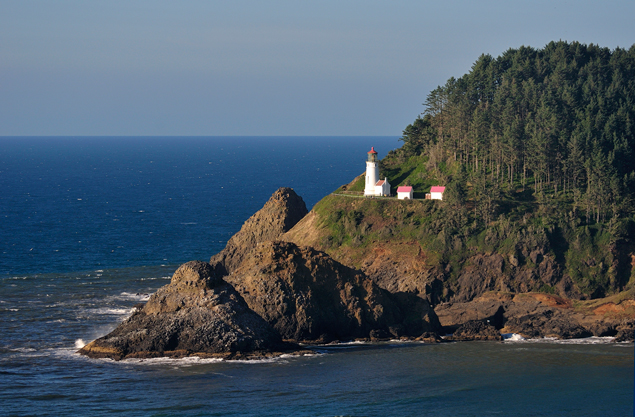 Oregon's rugged Pacific Coast is just a short drive form the Willamette Valley.