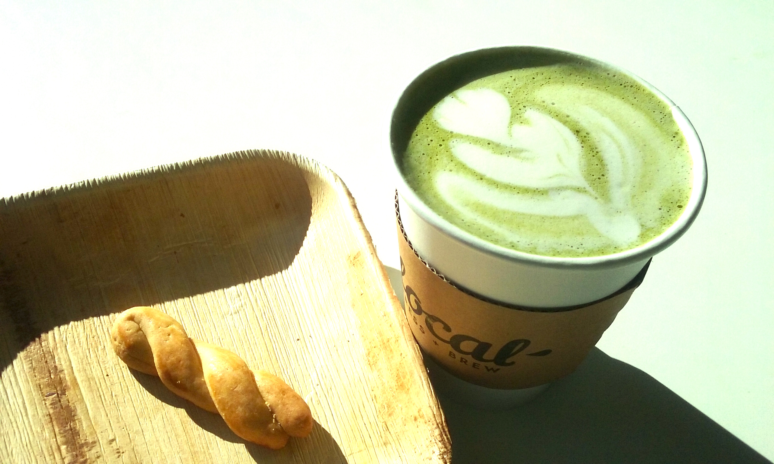 Матча латте что это такое. Latte Matcha Almond. Матча кофе. Матча латте. Сырный Matcha Latte.