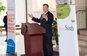 Dallas Mayor Mike Rawlings tells the crowd at a press conference how AT&T's plans help his GrowSouth initiative. (Photo: Michael Samples)