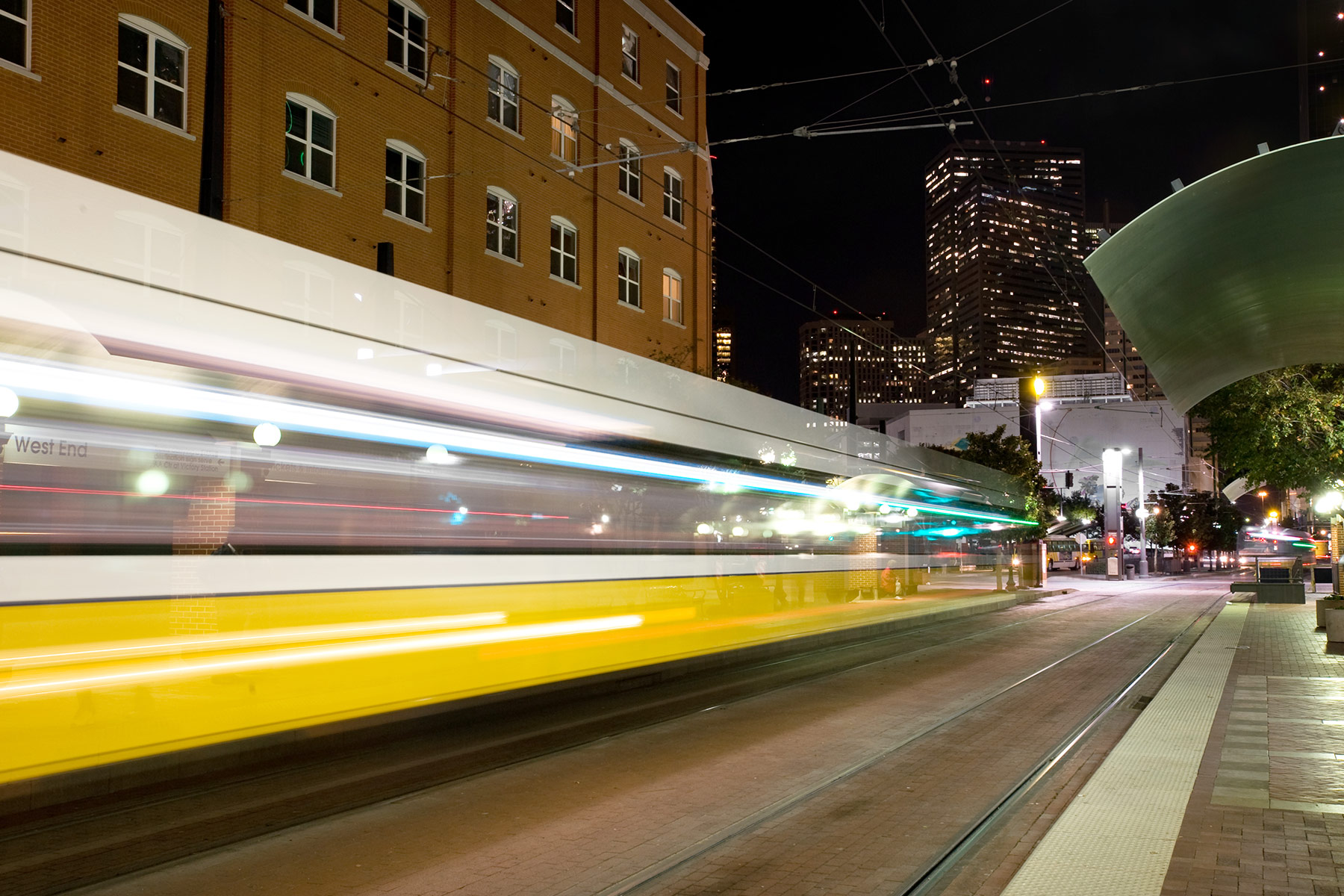 Power outage briefly halts light-rail trains in downtown Seattle