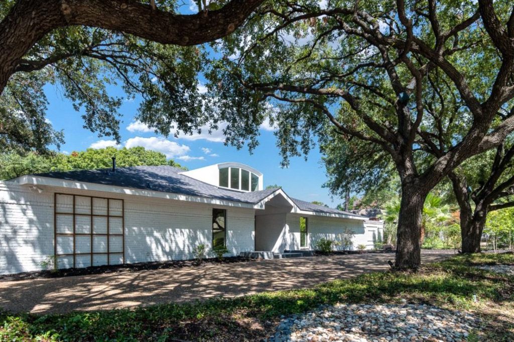 Remarkable Ranch Renovation Might Just Be the Best of Both Dallas