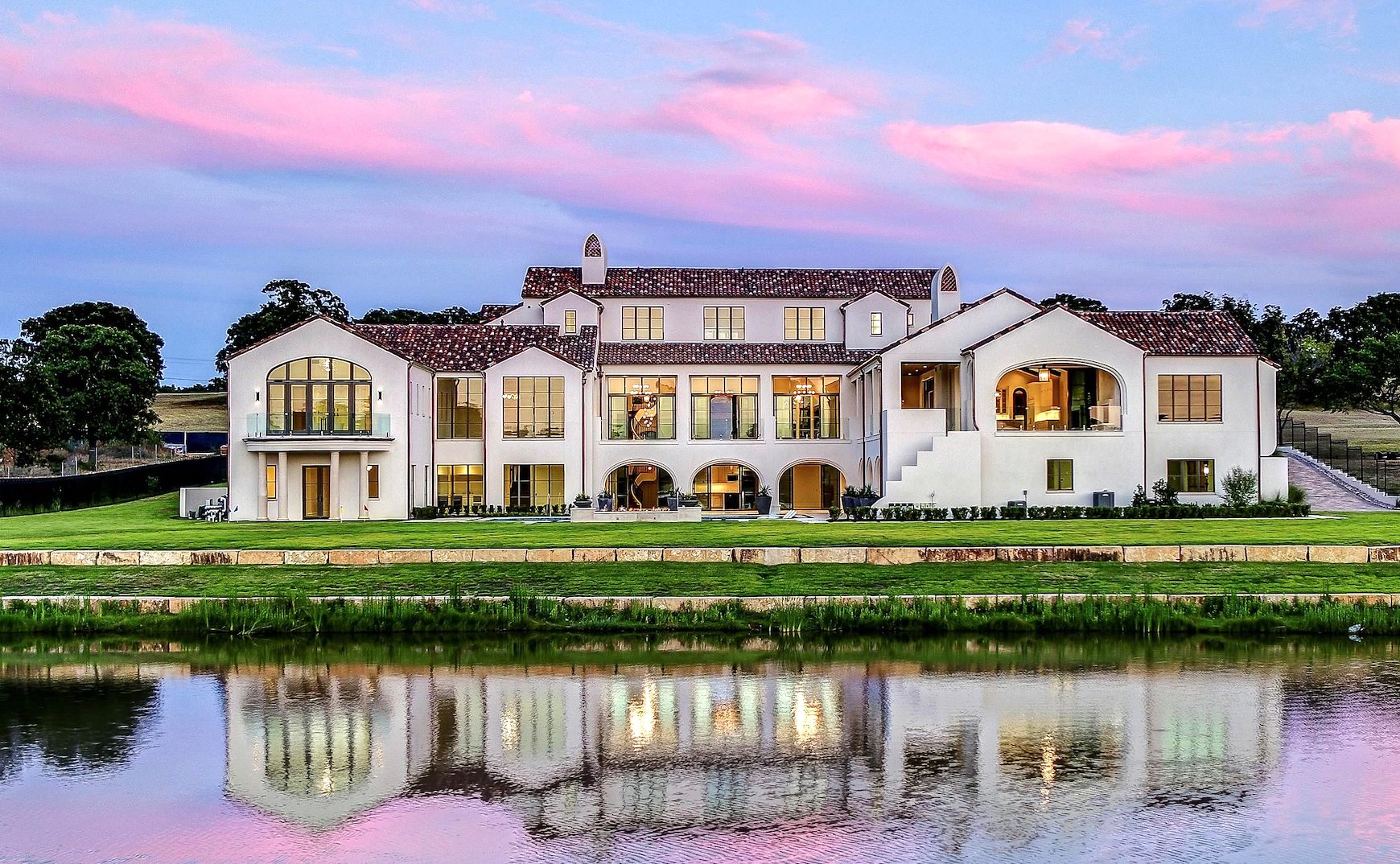 Hot Property A Mediterranean Inspired Waterfront Mansion In Westlake