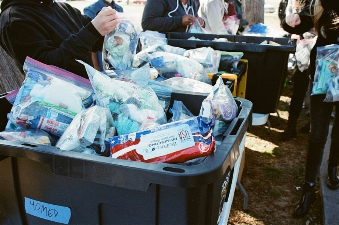 Feed the People Dallas volunteers making care packages last week at Lake Cliff Park.