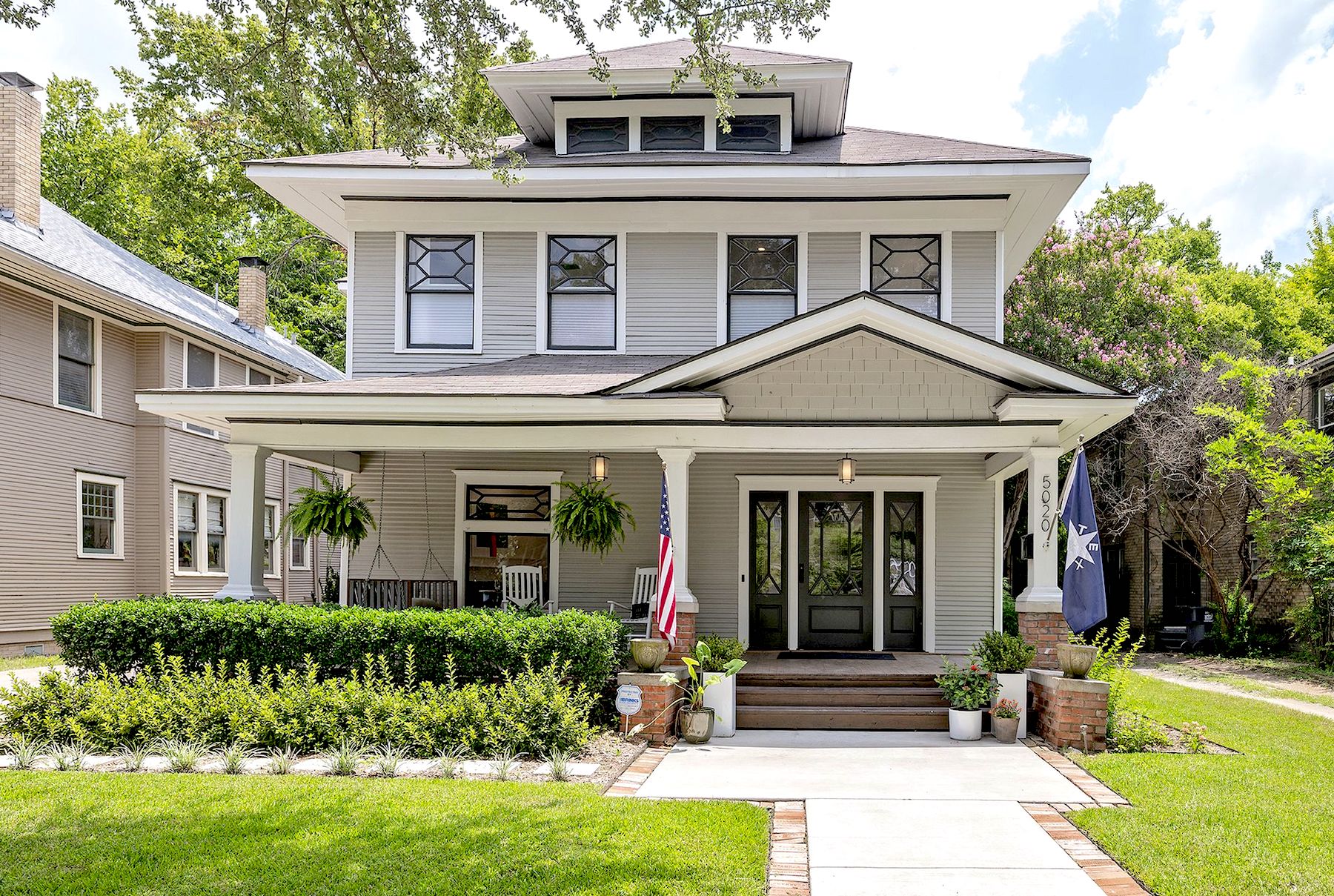 Warm House: A 1920s Elegance in Munger Location