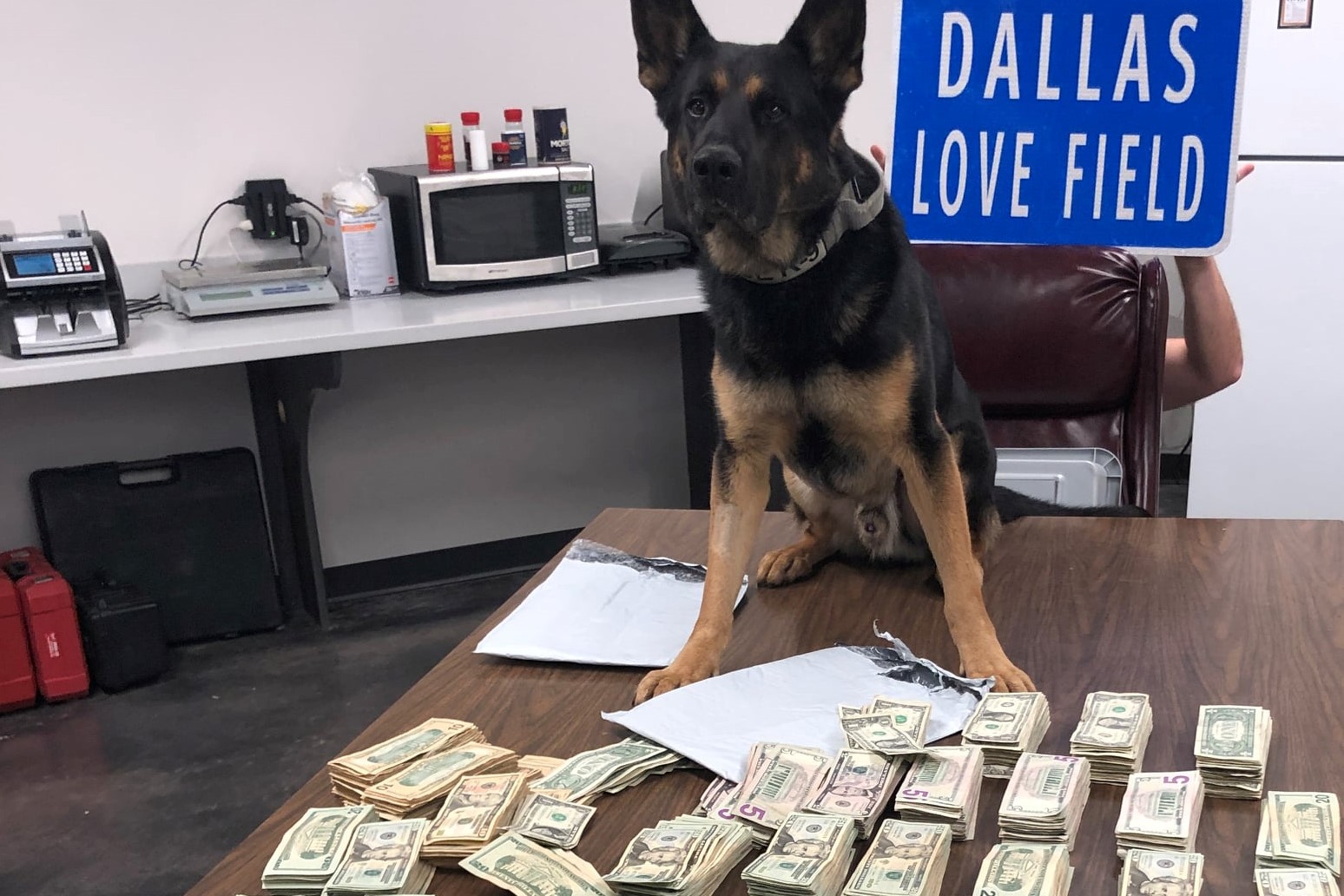 do police dogs make money