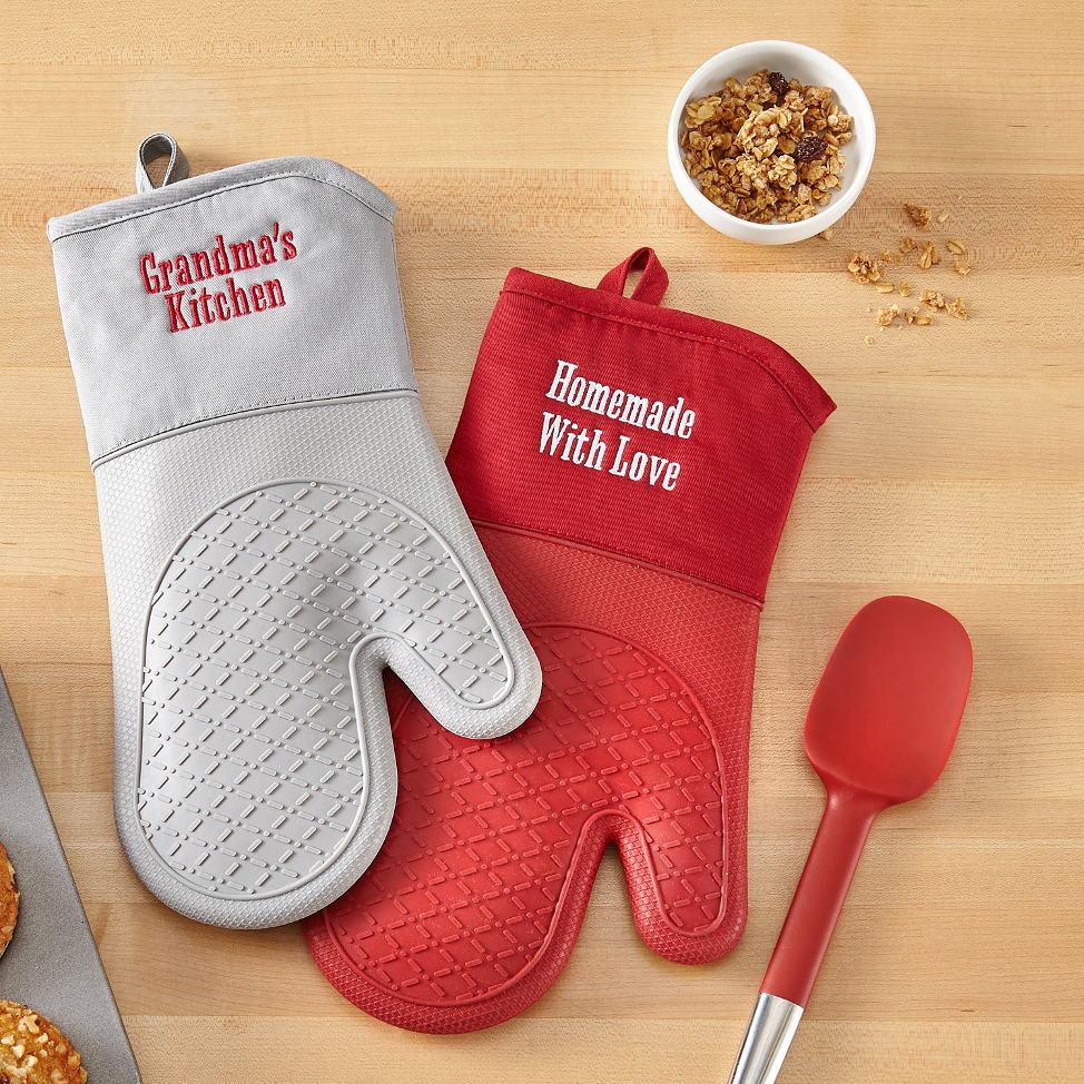 Personalized Christmas Silicone Oven Mitts – A Gift Personalized