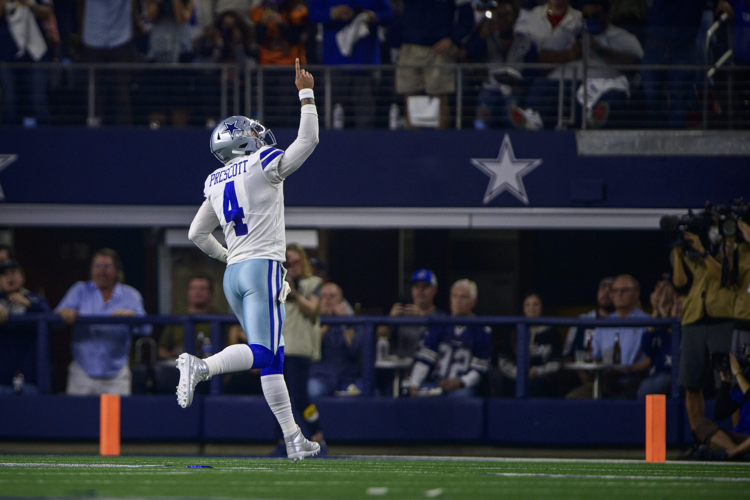 Cowboys call on fans to white out AT&T Stadium for home playoff