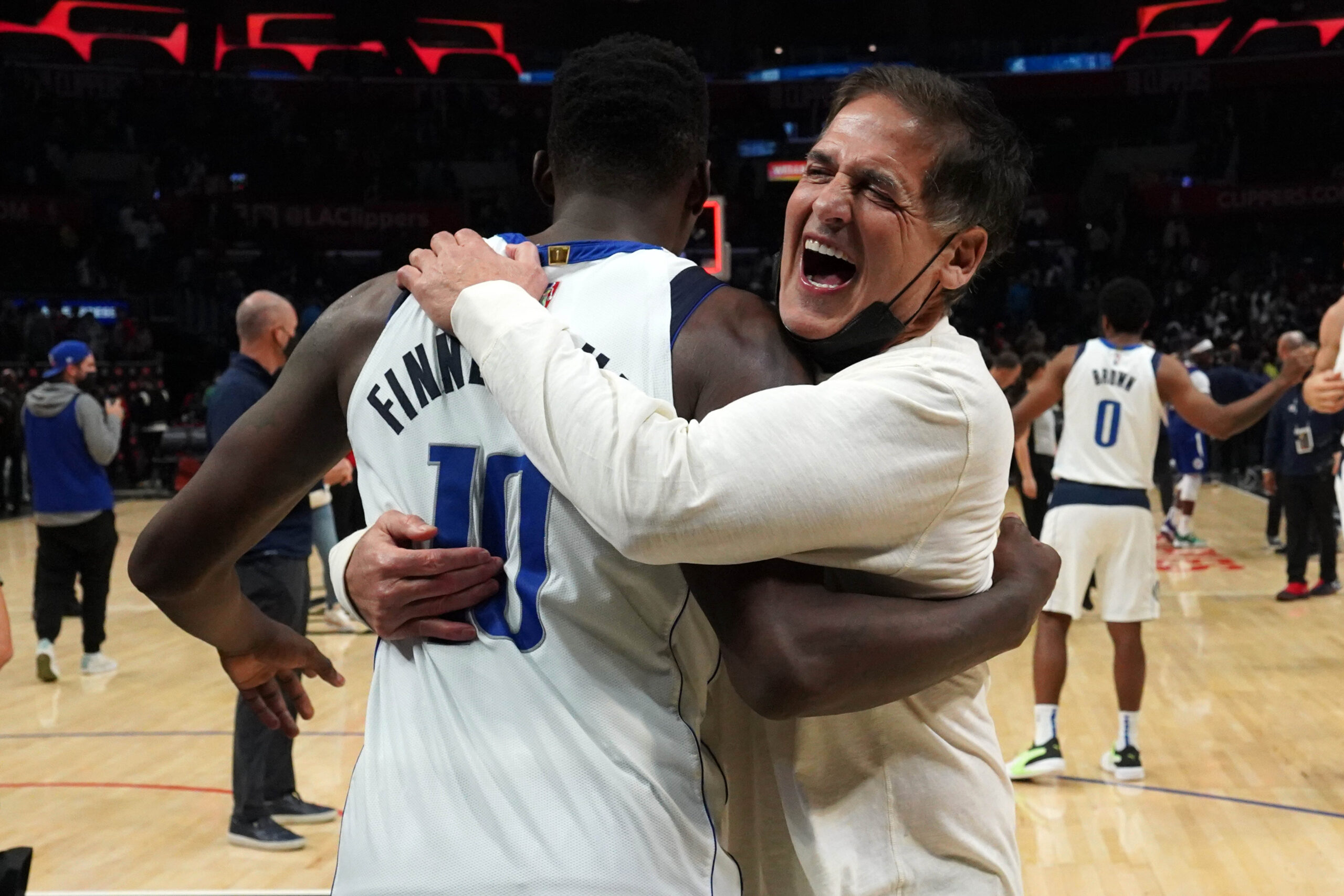 Go crazy!': Jalen Brunson's MVP night carries Mavs to Game 2 win