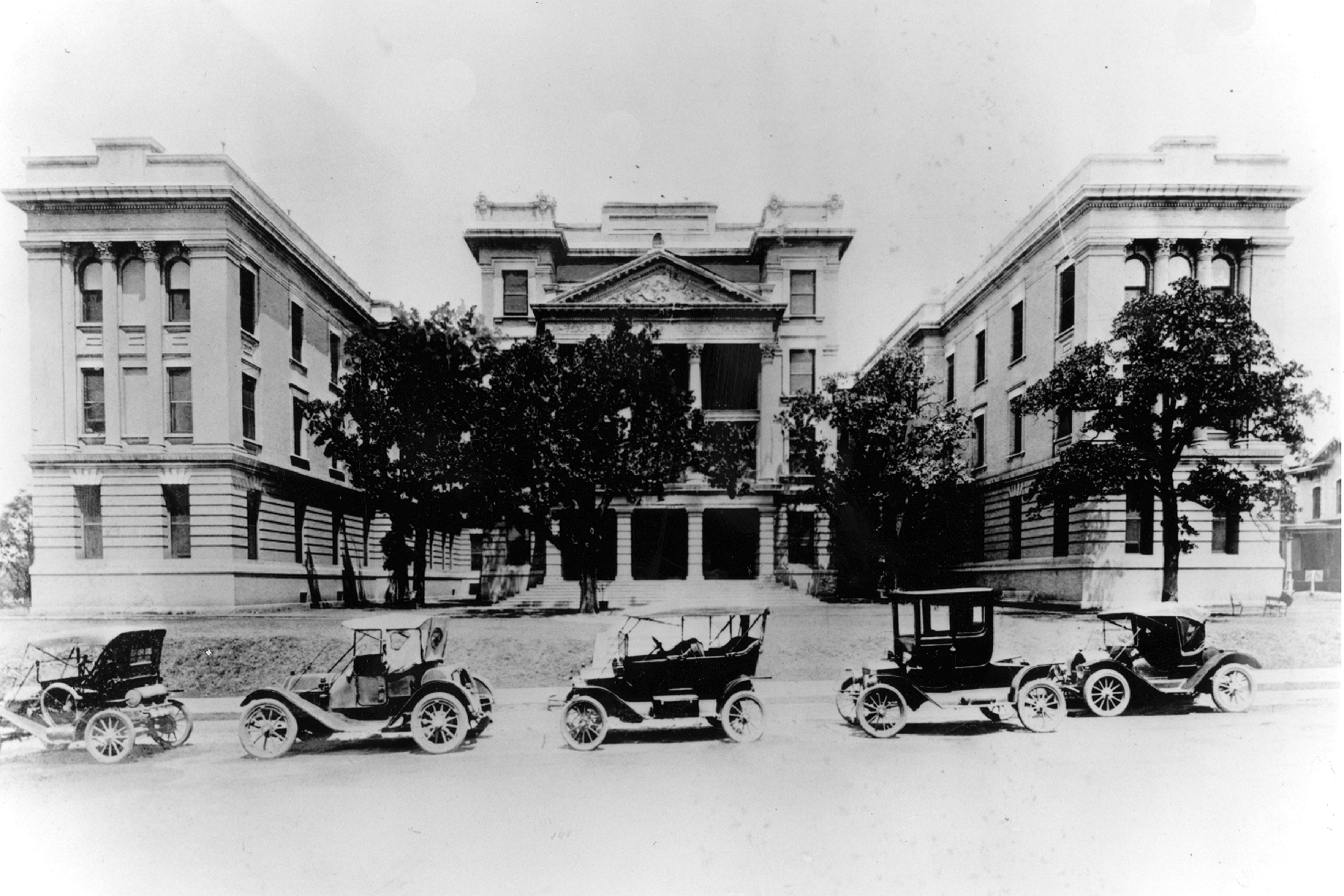 The Texas Memorial Sanitarium In 1903 