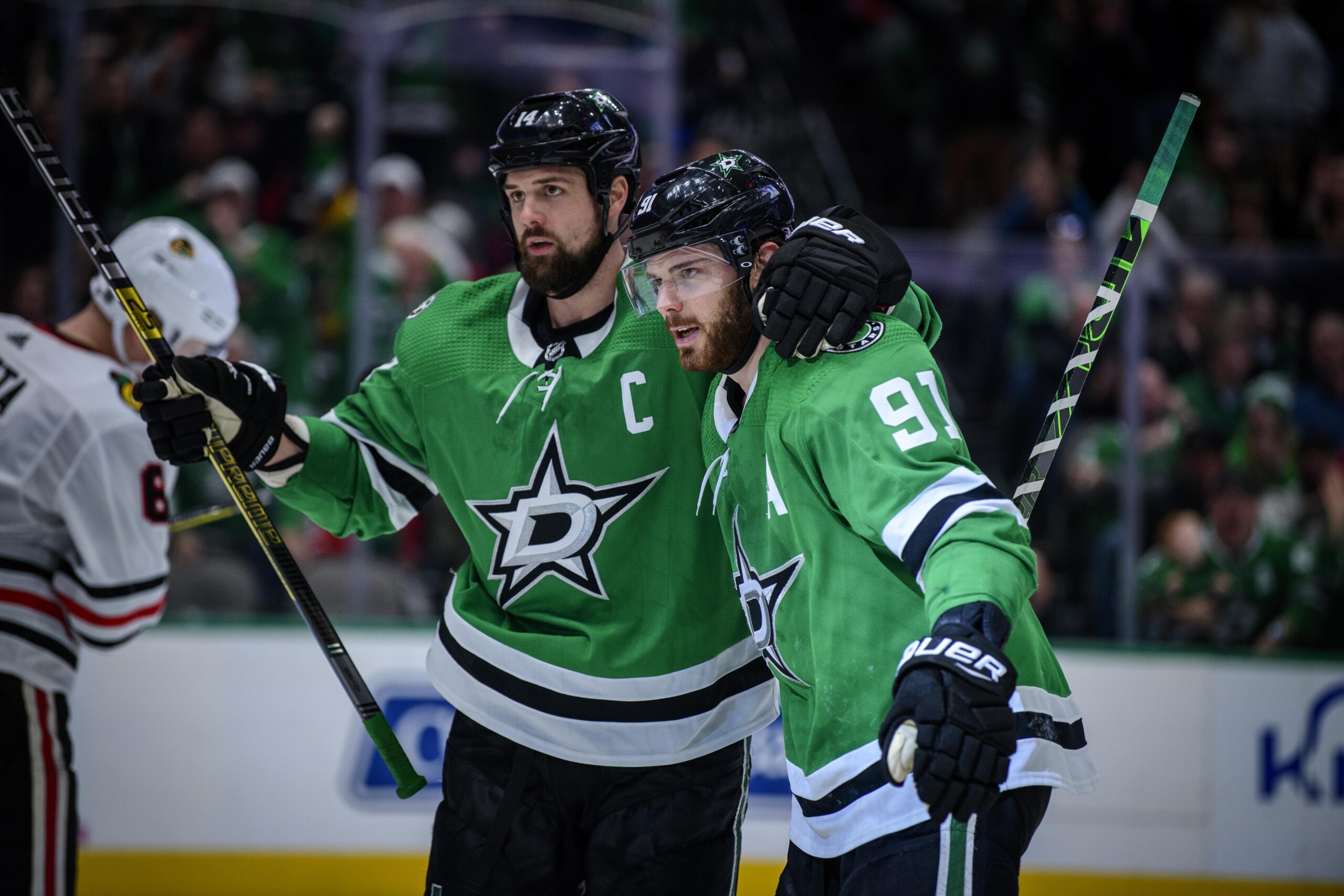 Tyler Seguin rips invisible monkey off Jamie Benn's back after