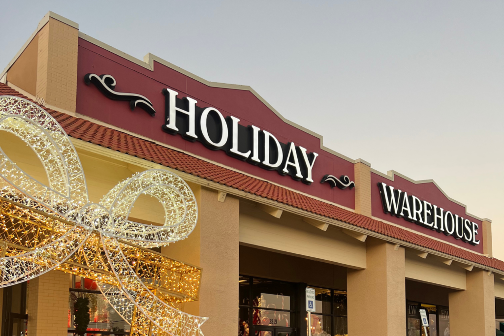 ALWAYS IN SEASON Commercial Holiday Decorating : Seasonal Decorations :  Shopping Centers & Office Buildings