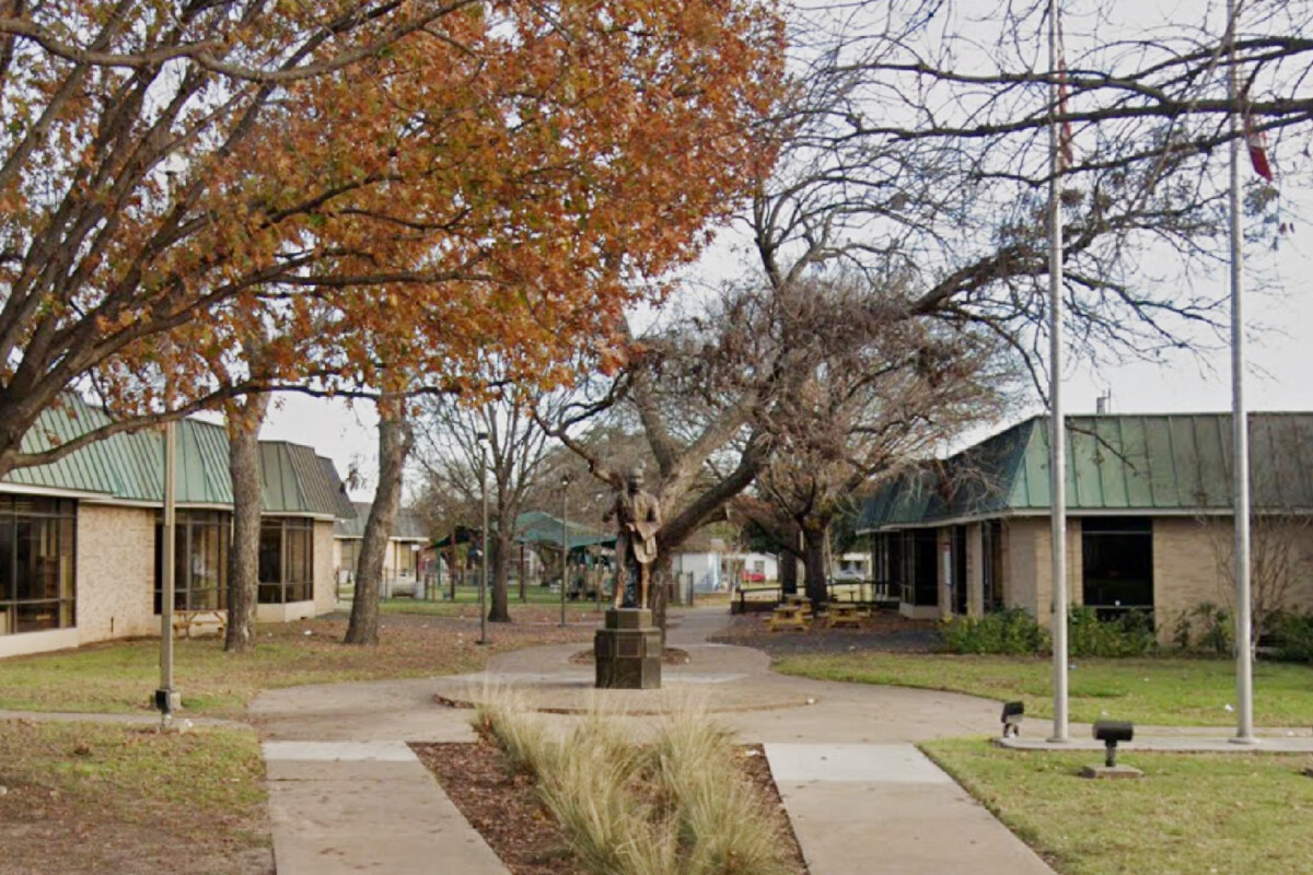 Southern Dallas Community Center Threase Littles Feds Give $5.8 Million for New Dallas Parks, Community Centers - D Magazine