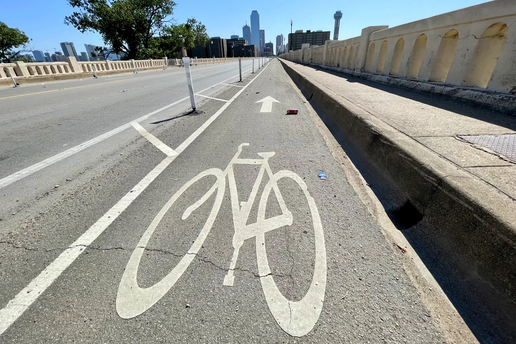 Dallas, Sweep the Dang Bike Lanes!