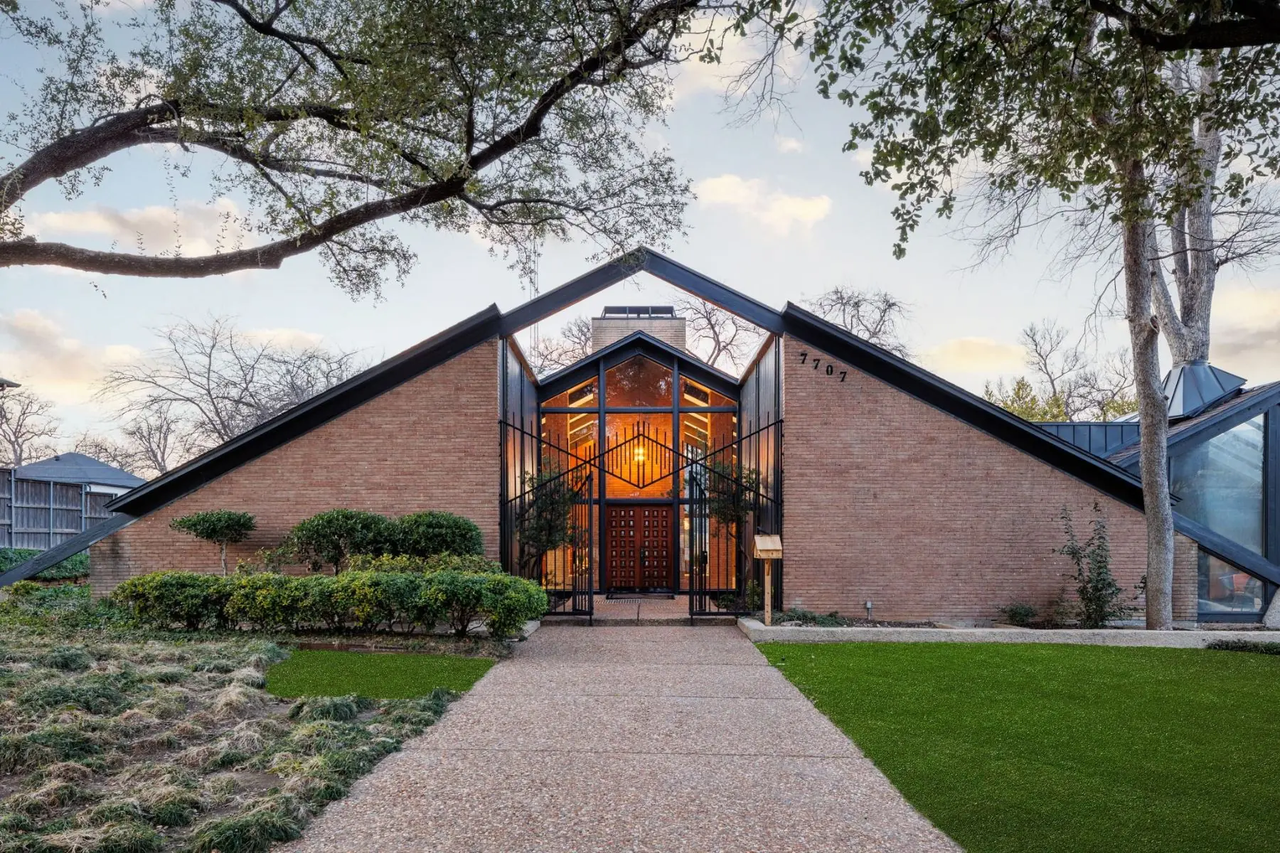 Hot Property: The Viral Preston Hollow Mid-Century Modern - D Magazine