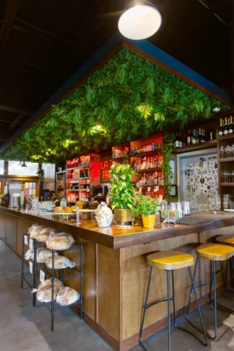 La-Tiki-Paisa-interior-VERT