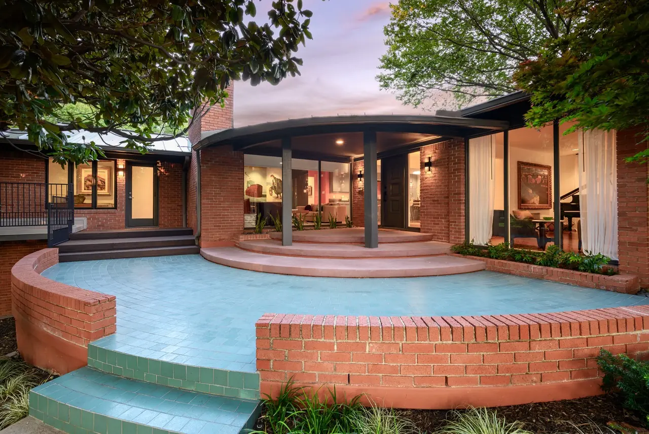Hot Property: An Art Collector’s Take on Midcentury Living — D Magazine