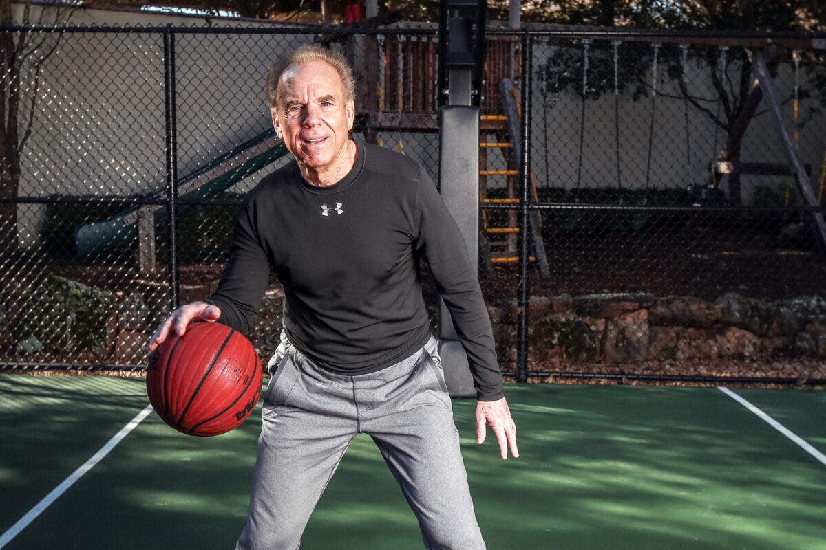 DID SOMETHING SAD JUST HAPPEN IN DALLAS?! LEGENDARY ROGER STAUBACH SUDDENLY “DISCOVERED” FROM THE STAGE – FANS ARE DISAPPEARED, COWBOYS ARE SURPRISED .Qu